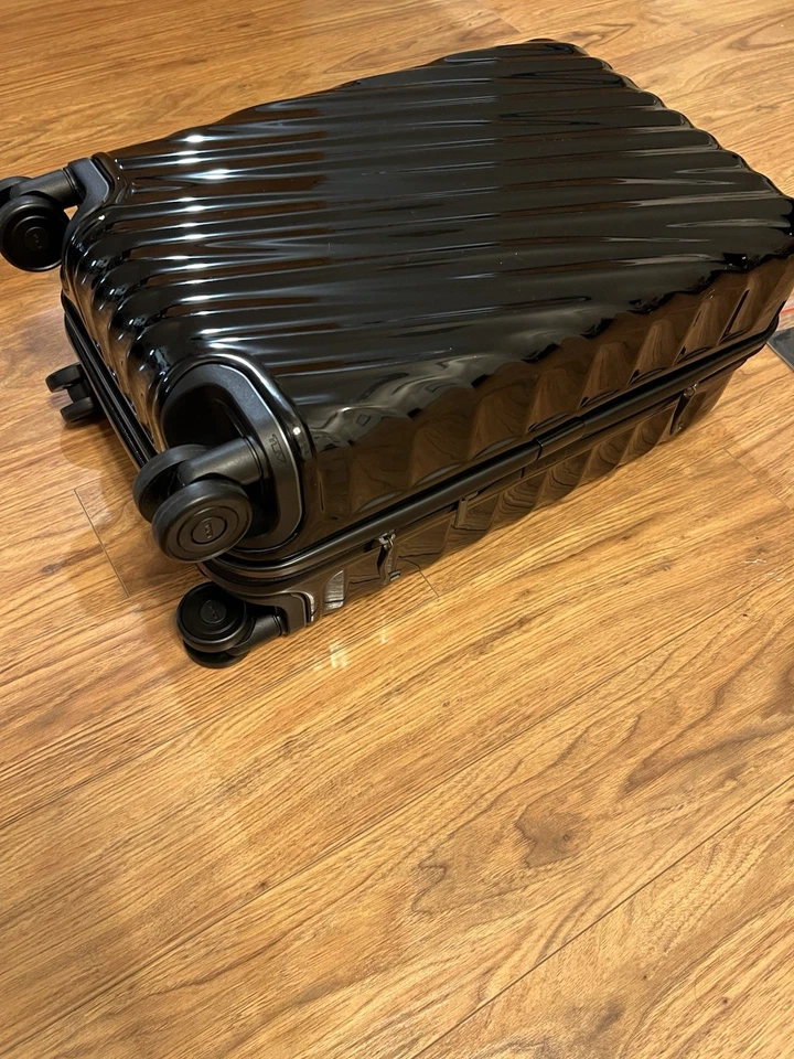 TUMI 19 Degree  International Expandable Carry-On, built in usb charger.  Black - Image 4 of 4