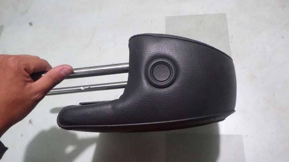 Encosto de cabeça 09 Volkswagen Golf GTI    - Imagem 4 de 4