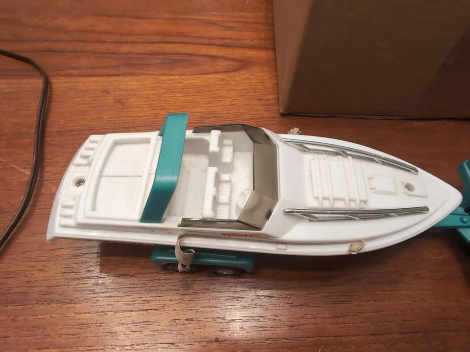 Vintage 1996 Nylint Racing Truck Panther Green White F4 W/ Matching Boat Trailer - Image 4 of 4