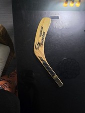 Supreme Linden Right hockey stick