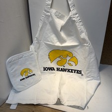 UNIVERSITY OF IOWA HAWKEYES BBQ Apron and Oven Mitt - Never Used