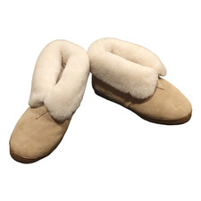 Fur Moccasin Slippers Tan and White Size Small New without Tags NWOT