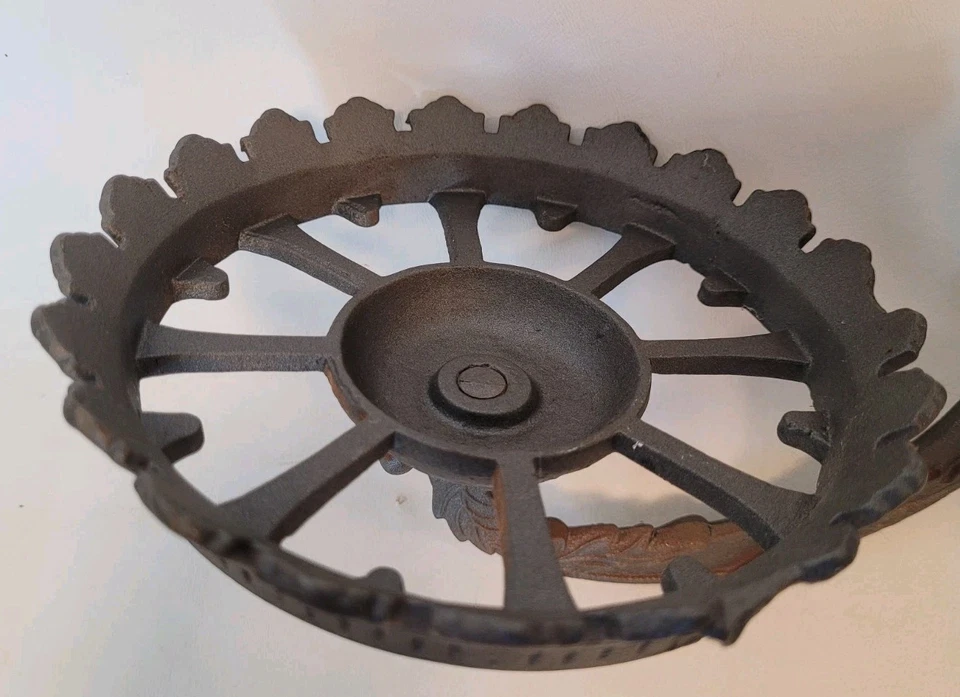 Antiguo soporte de lámpara de aceite/queroseno de hierro fundido Salvage, sin montaje en pared gris con óxido Foto 3 de 4