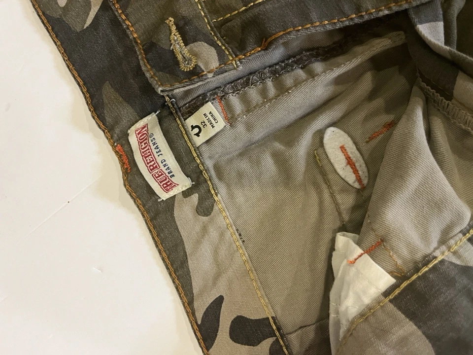 True Religion Camo Pants with Cinching Ankles Unisex Size 32 - Image 3 of 4