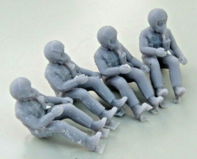 4 x Sitzende Resin 1/48 60 Ära Maßstab Jet Pilot Figuren erhöhtes Visier.