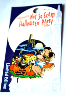 Disney Mickey's Not So Scary Halloween Party 2004 Scarecrow Mickey LE Pin