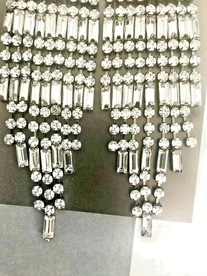 Kenneth Jay Lane KJL Pendientes Declaración Pistola Negra Metal Cristal Libro Pieza Foto 2 de 4