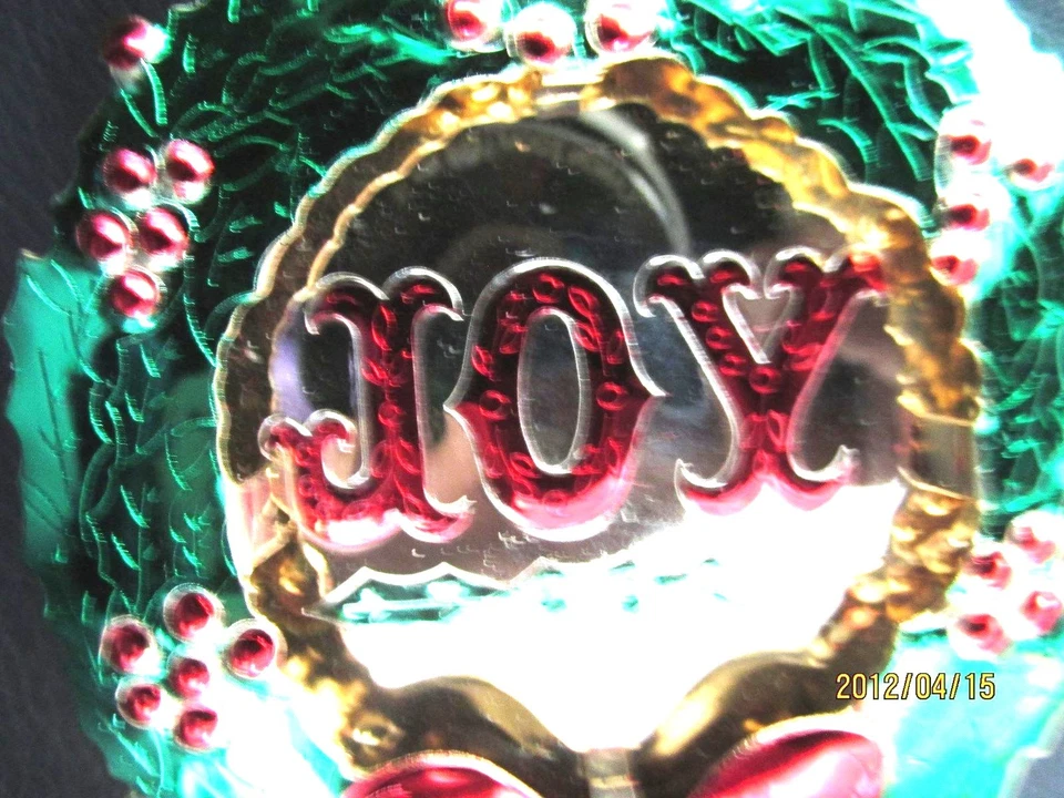 1988 24k Gold Finish Christmas Ornament 3D "Joy" Green Wreath & Red Bow Duchin Foto 3 de 4