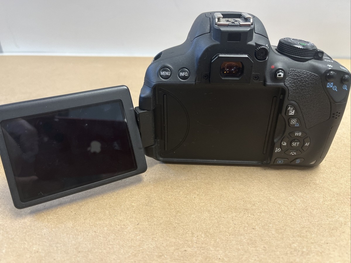 Canon EOS Kiss X7i EF-S 18-55mm Lens - With Extras-Excellent