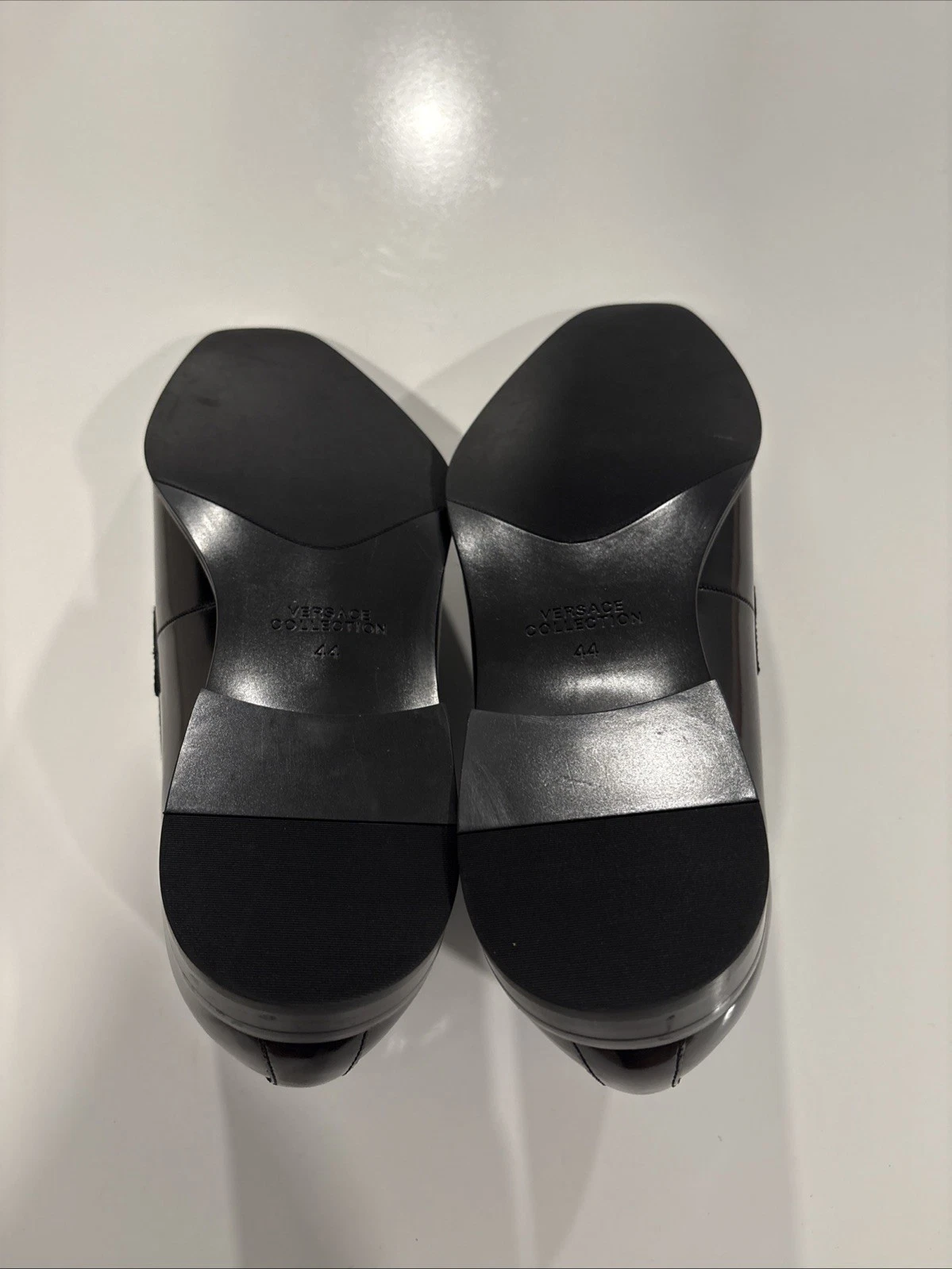 Mocassino Versace nero Penny taglia 44 taglia EU 11 US vernice pelle NUOVO con scatola