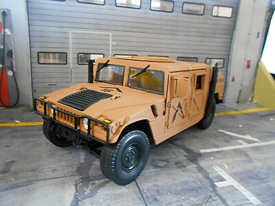 HUMMER Humvee Military Police R-2 dessert tan Militär ...