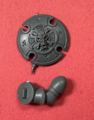 NEU Space Wolves WOLF GUARD HEADTAKERS STURMSCHILD (C) - Bits 40K