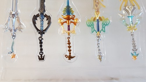 Kingdom Hearts Play Arts Arms Keyblade Set. - Picture 5 of 11