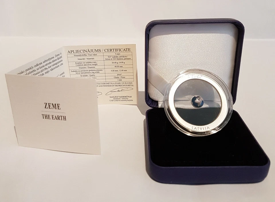 Latvia 2016 silver coin 5 euro THE EARTH - Image 3 of 3