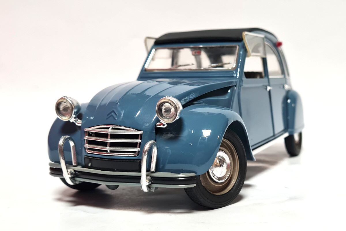 gebraucht! Solido Citroen 2CV 1966 blau Maßstab 1:17