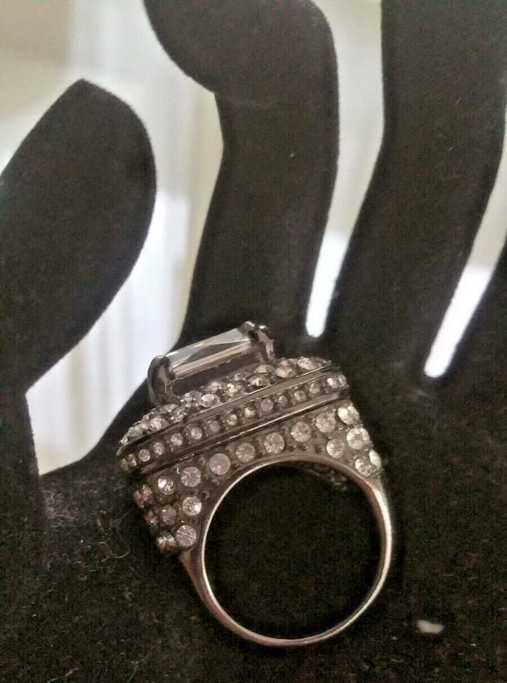 SIZE M WOMEN'S BLACK HIGH GEMSTONE DIVA RING BNOWT - image 3 of 4