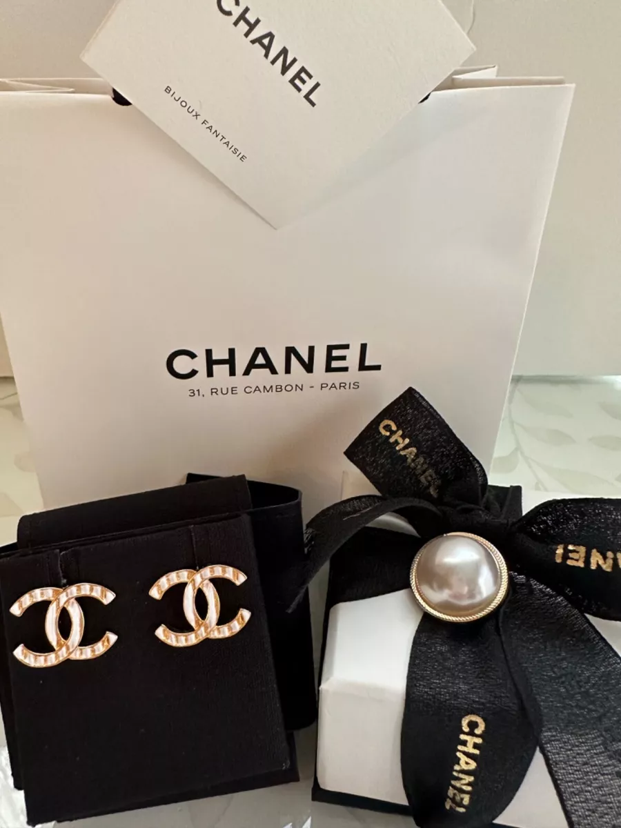 NEW 23C Chanel Interlocking CC Stud Earrings Gold White Enamel FULL SET  with Bag