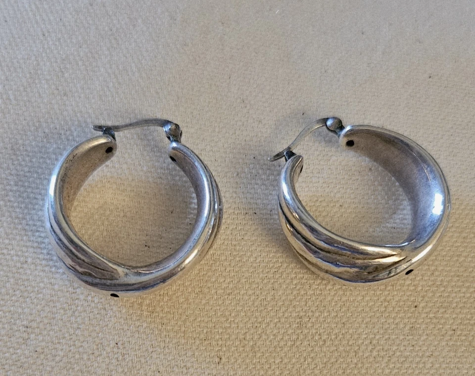 BRINCOS DE ARGOLA DE PRATA ESTERLINA 925 ROBUSTOS TRAVA LEVE PARA TRÁS Usado euc - Imagem 3 de 4