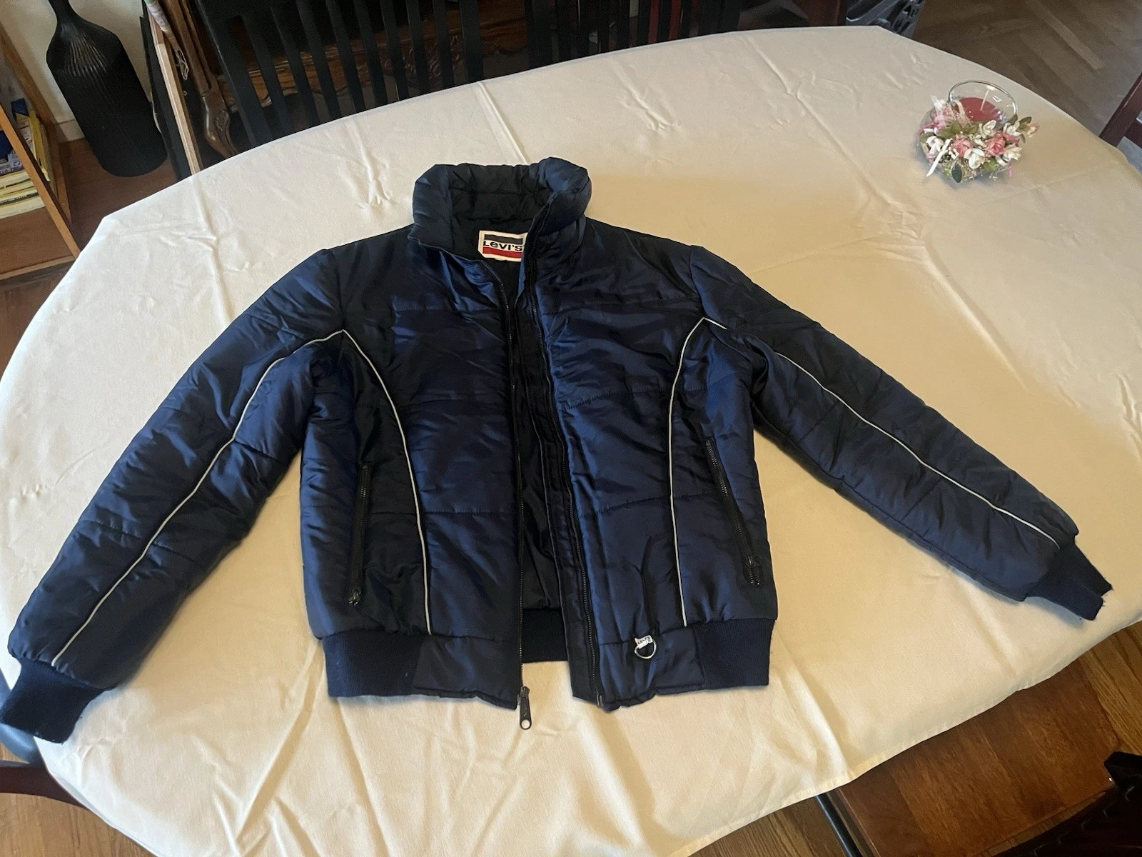 Vintage 70s Levi’s Puffer Ski Winter Snow Jacket Size M Navy Made In USA. Nice !