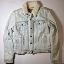 Levi's Sherpa Trucker Jacket Women's Sz M Light Wash Denim Jean Coat Cozy