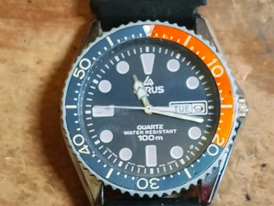 Reloj Hombre Vintage LORUS 100M Esfera “Pepsi” Día/Fecha - Funciona Y143-804A Foto 4 de 4