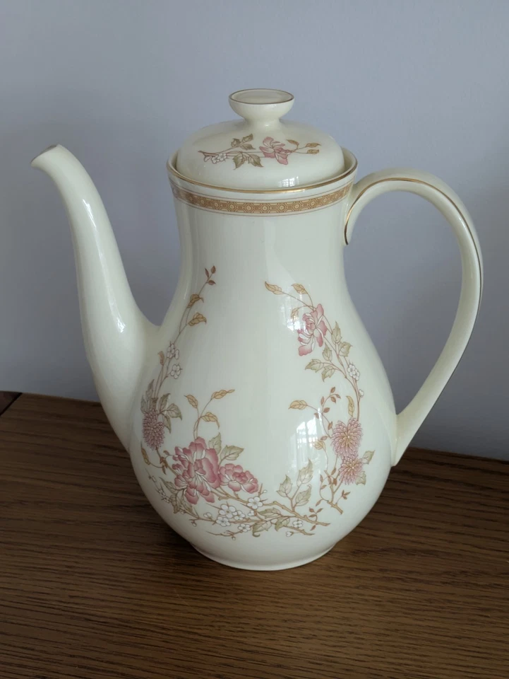 Royal Doulton Romance Collection Lisette H5082 Coffee Pot Bone China England - Image 3 of 4