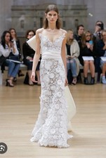 Runway Oscar de la Renta Lola Bridal Gown