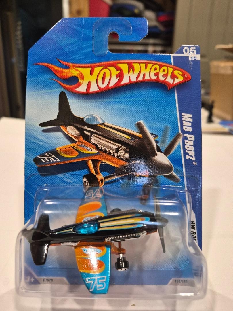 2010 HOT WHEELS - MAD PROPZ - Black w/ blue,orange #153  HW Racing series  05/10