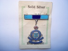 C1930S VINTAGE ROYAL ARMY ORDNANCE CORPS SILVER PIN BROOCH ON ITS ORIGINAL CARD