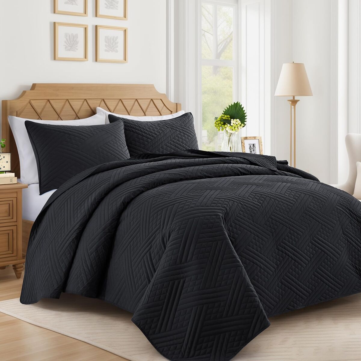 Queen Black Quilt with Stripe Pattern Summer Lightweight Queen Black Quilt with Stripe Pattern Summer Lightweight