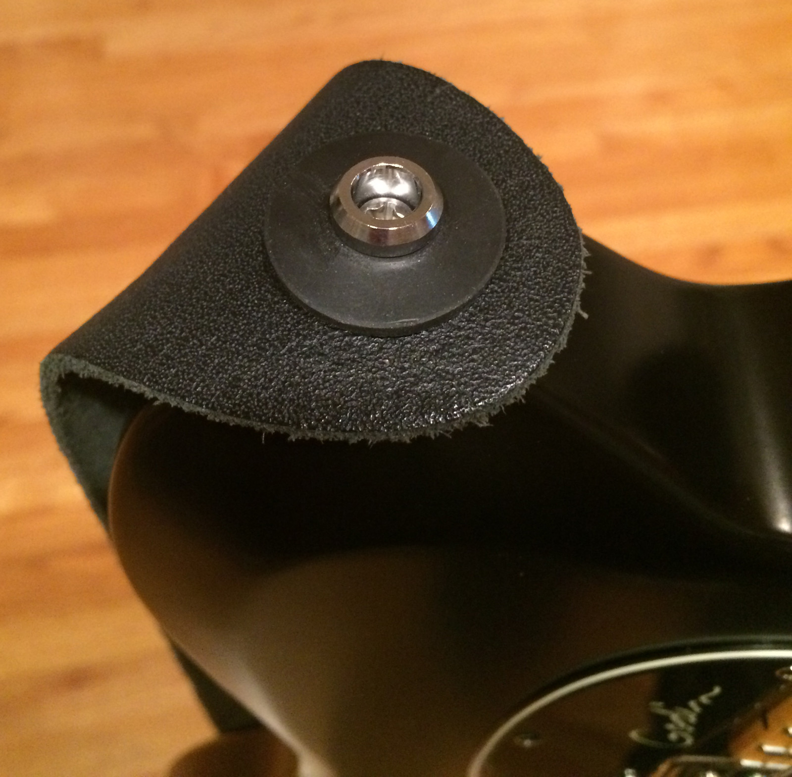 Four BLACK Rubber Guitar Strap Locks Famous Classic Design & Great