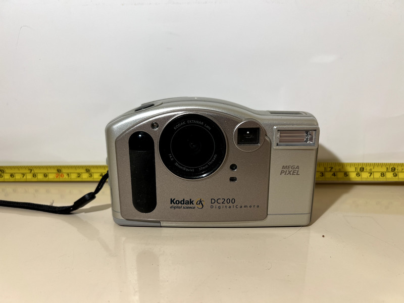 Kodak EasyShare DC200 Plus 1.0MP Digital Camera NO Memory Card, READ DESCRIPTION