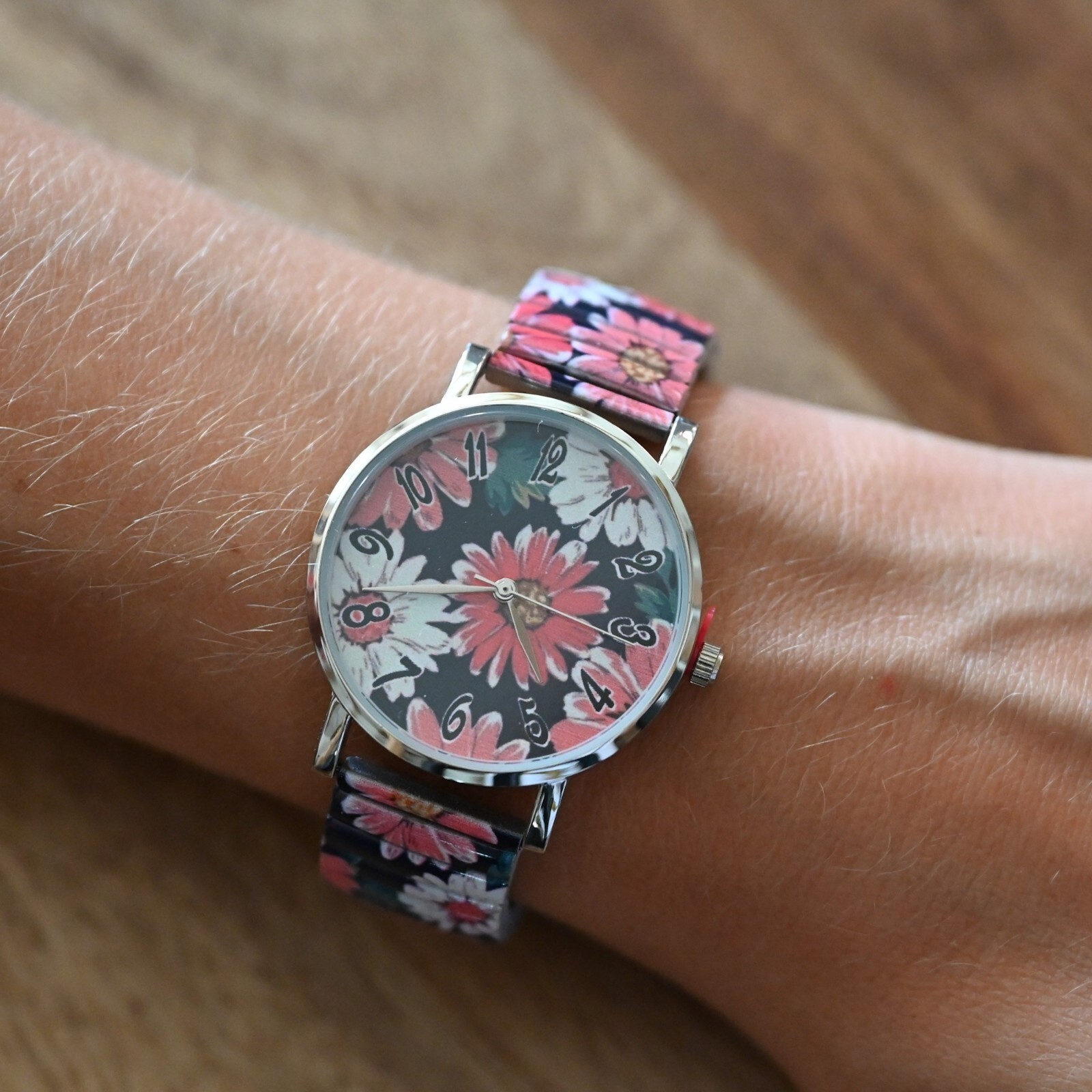 Montre Ernest marguerite corail pour sublimer vos tenues d'été fluides