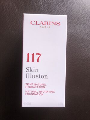 CLARINS Skin Illusion 117 hazelnut feuchtigkeitsspendende Foundation neu kleine Delle im Karton