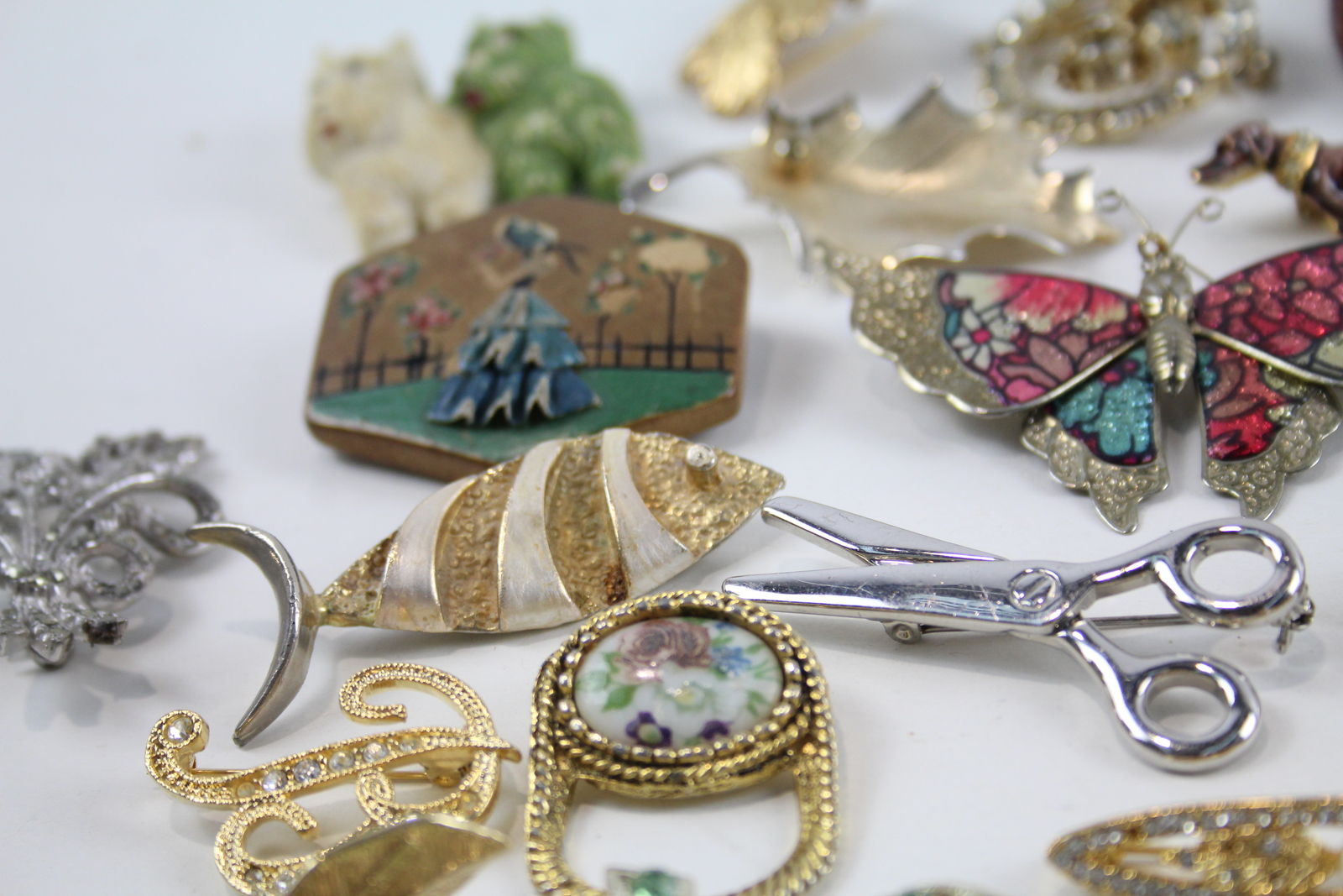 Vintage Bulk Unsorted Brooches Mixed Tone Butterfly Faux Pearl Dog