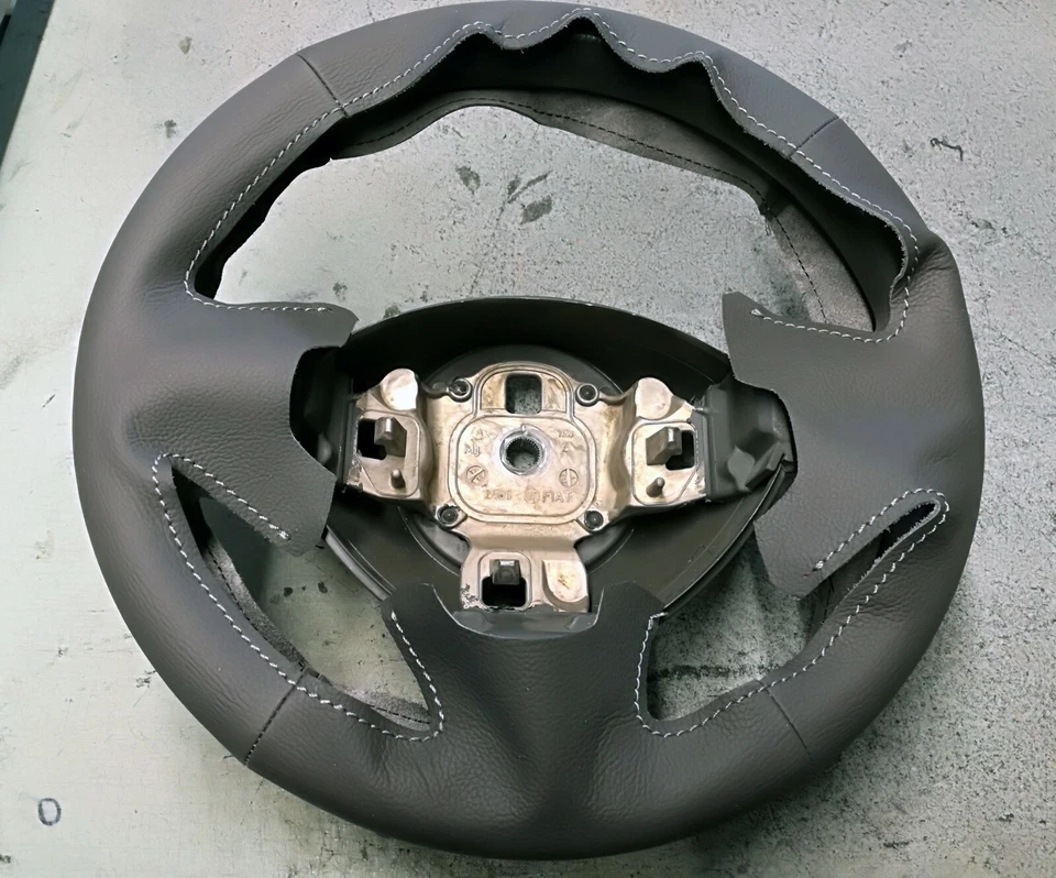 Cubiertas de volante compatibles con Fiat Panda 319 cuero negro para coser a mano - Imagen 4 de 4