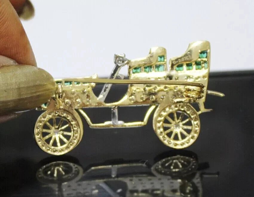 Broche prendedor de coche vintage esmeralda simulada corte redondo de 2,84 quilates chapado en oro amarillo de 14 k Foto 2 de 4