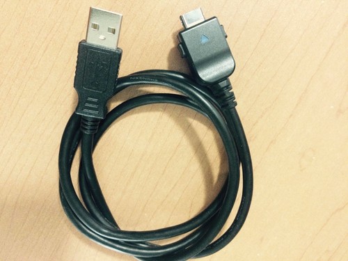 Cable de datos USB PCD modelo DLC8030B
