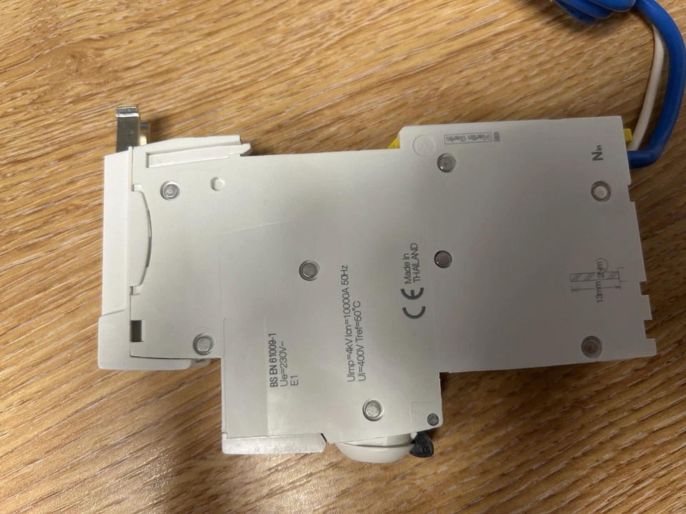  8 x NEW Schneider Acti 9 RCBOs (various sizes) - Image 4 of 4