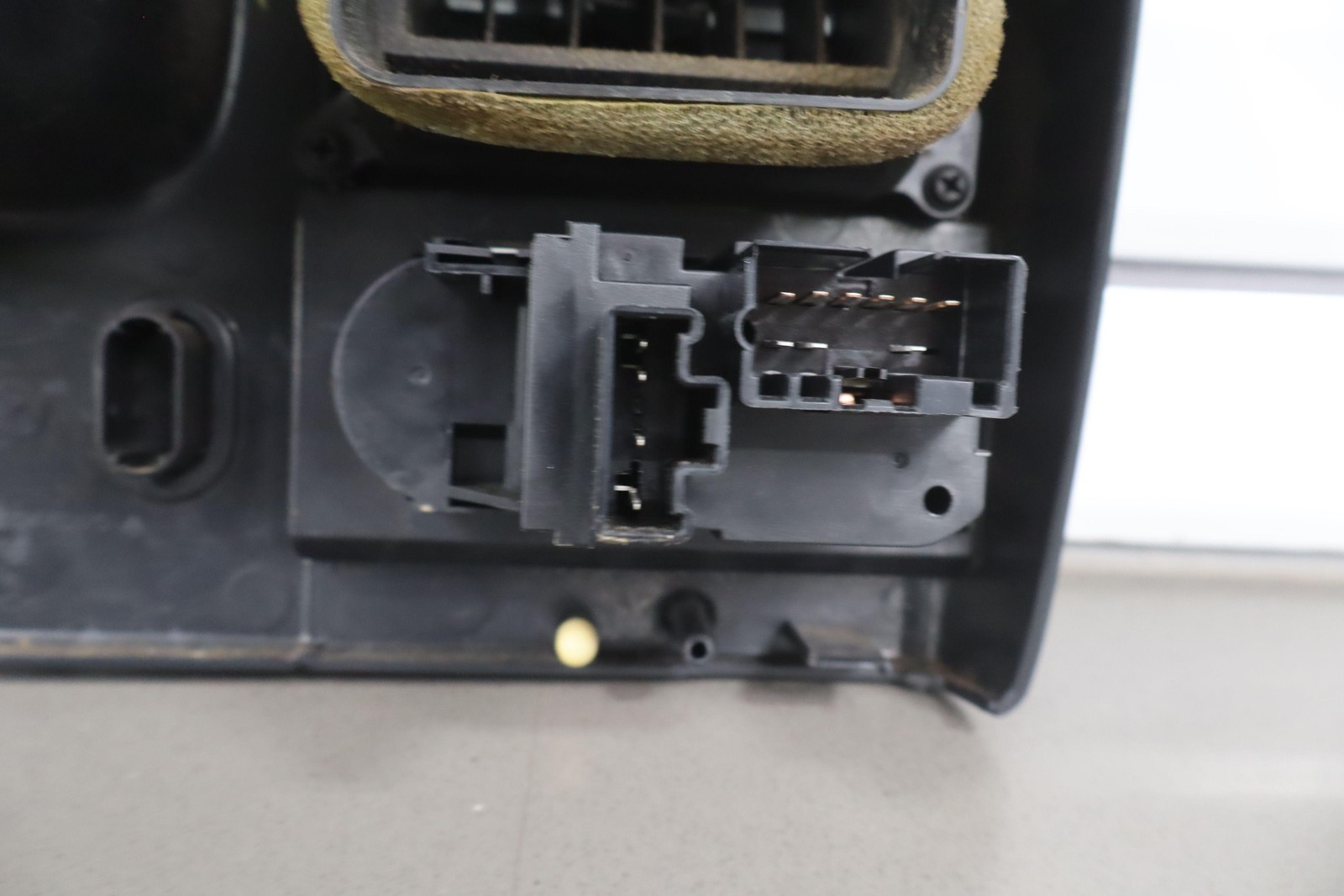 05-07 Ford F250 F350 Superduty Radio Speedometer Cluster Bezel Medium Flint 3E