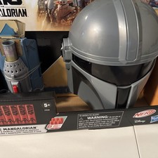 Nerf Disney Star Wars The Mandalorian Mask Gauntlet Playset Cosplay