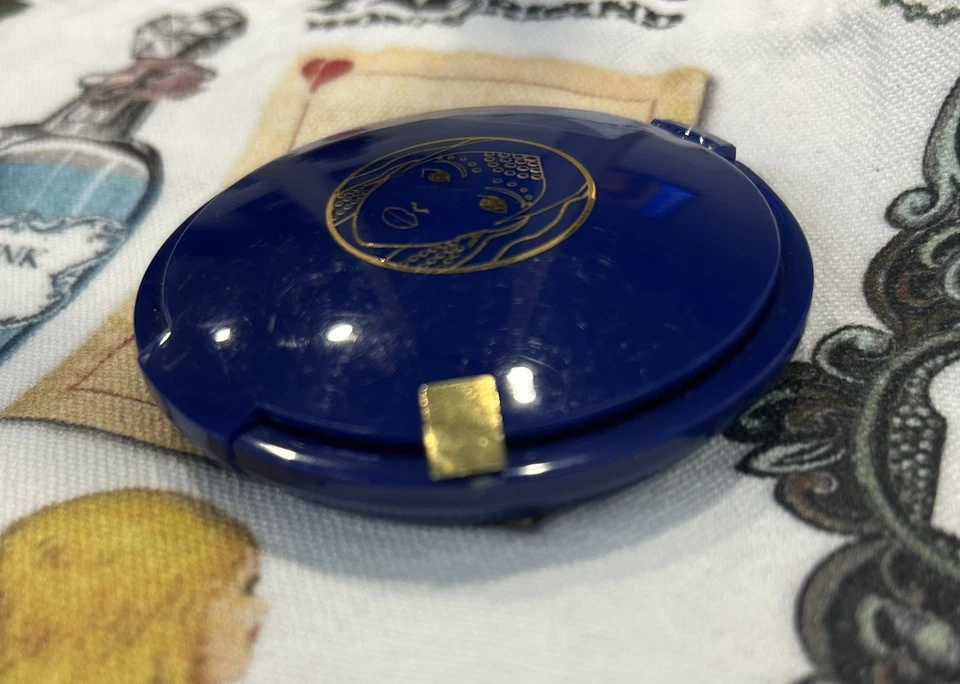 SIGNATURE CLUB A JET TECH WET TRANSLUCENT FINISHING POWDER SHADE 2 MEDIUM .28 OZ - Image 2 of 4