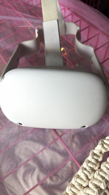 Oculus Quest 2 Standalone VR Headset 90Hz White w/ Controllers & Accessories