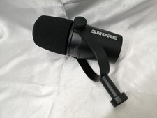 Shure MV7 Hybrid USB/XLR Dynamic Podcast Microphone Voice Isolation DSP Effects