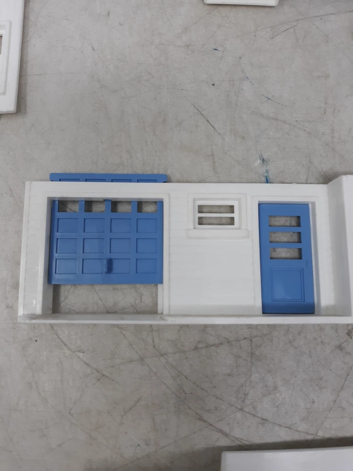 Plasticville USA Ranch House Kit O/S Scale White/Blue – Vintage Model Parts - Image 2 of 4