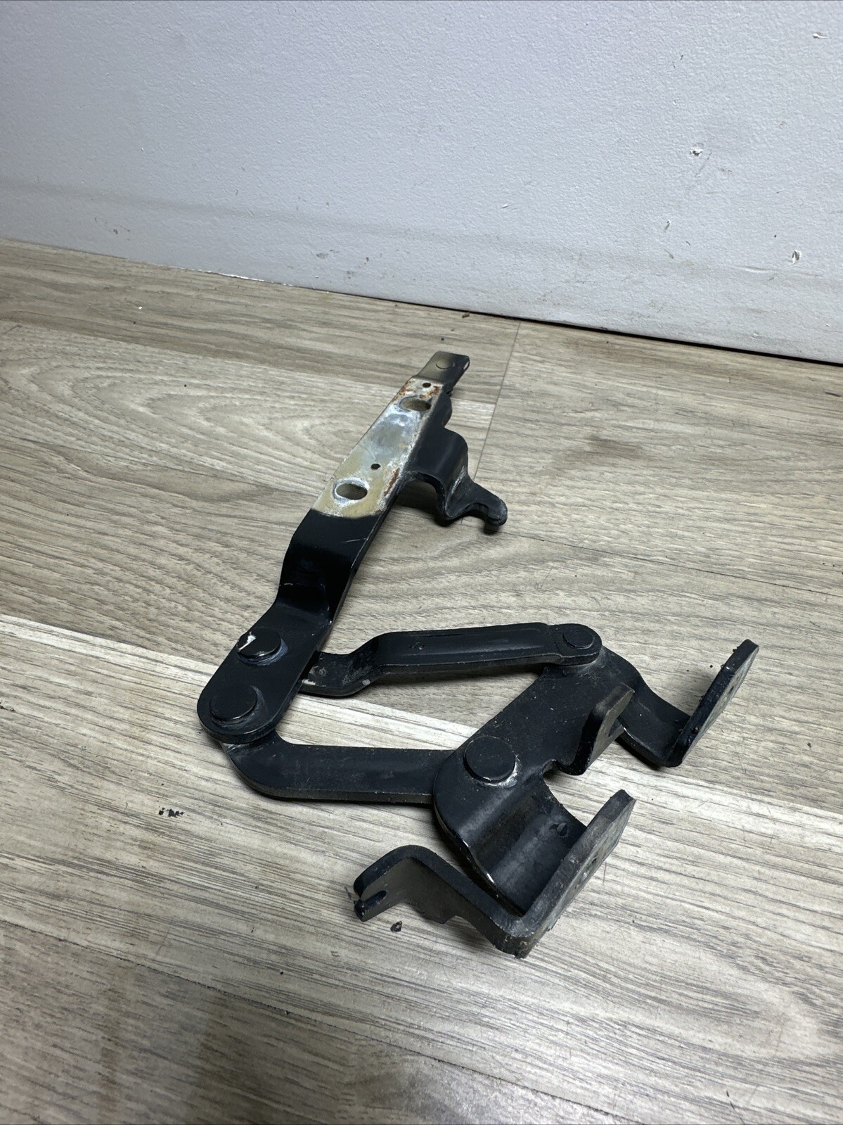 +A1281 M139 MASERATI 04-09 QUATTROPORTE LEFT & RIGHT HOOD HINGE SET