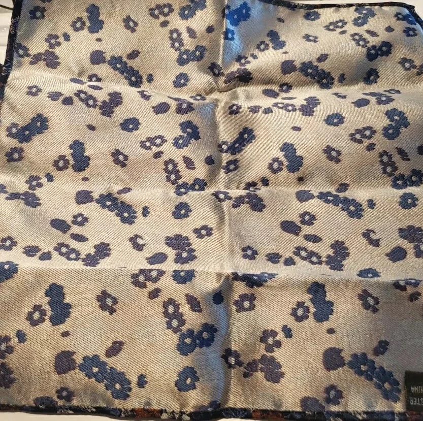 Pajarita para hombre con cuadrado de bolsillo y gemelos nueva azul marino/marrón floral Foto 4 de 4