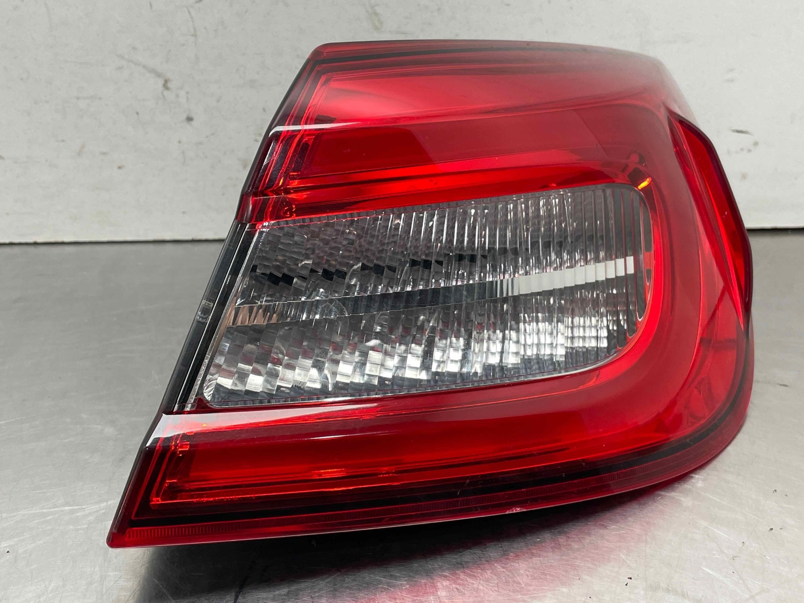 2014 Maserati Quattroporte Taillight Lamp Passenger Right RH LED OEM 6700054510
