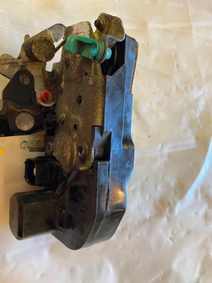 Dodge Magnum 2005-2008 pestillo de cerradura de puerta delantera lado derecho del pasajero derecho derecho g Foto 4 de 4