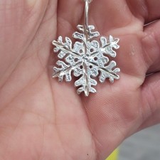 Shube Manufacturing 925 Sterling Silver Snowflake Pendant Necklace 16"